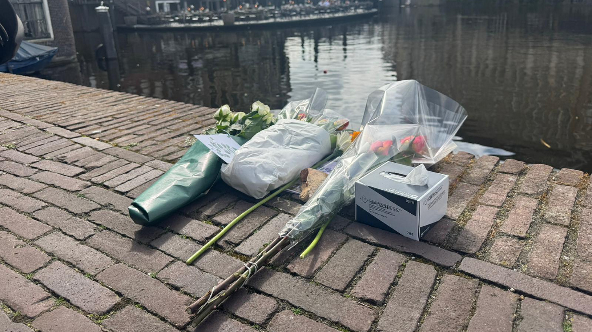Bloemen op de kade