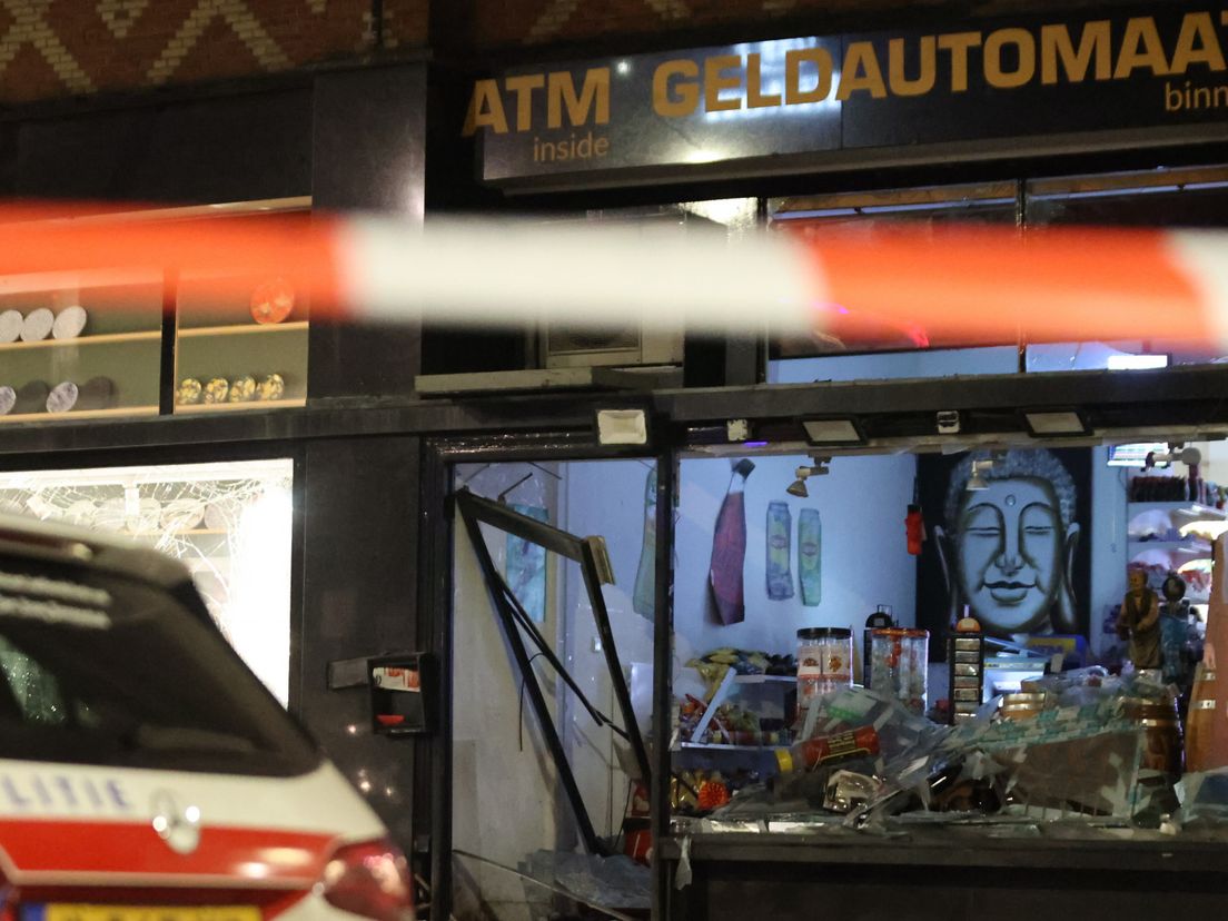 Camera's aan Hogewal in Den Haag na vier explosies