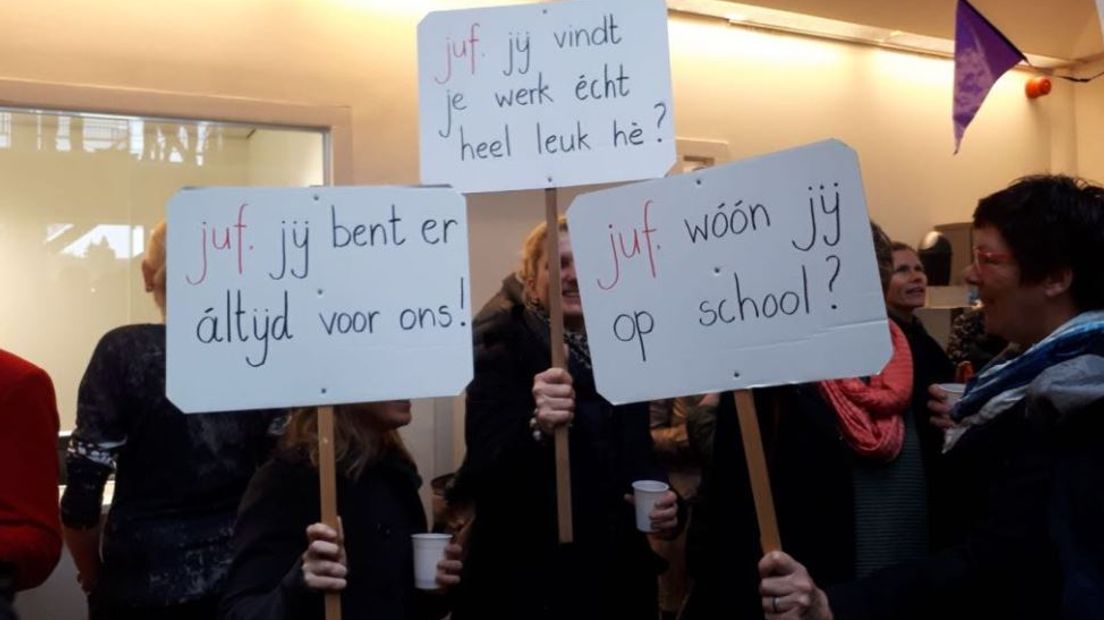 Ook de meeste basisscholen in Gelderland gooiden deze donderdag de deuren dicht. De meesters en juffen legden het werk neer uit protest tegen de lage salarissen en hoge werkdruk in het basisonderwijs. Lees hier hoe de dag verliep in onze provincie.