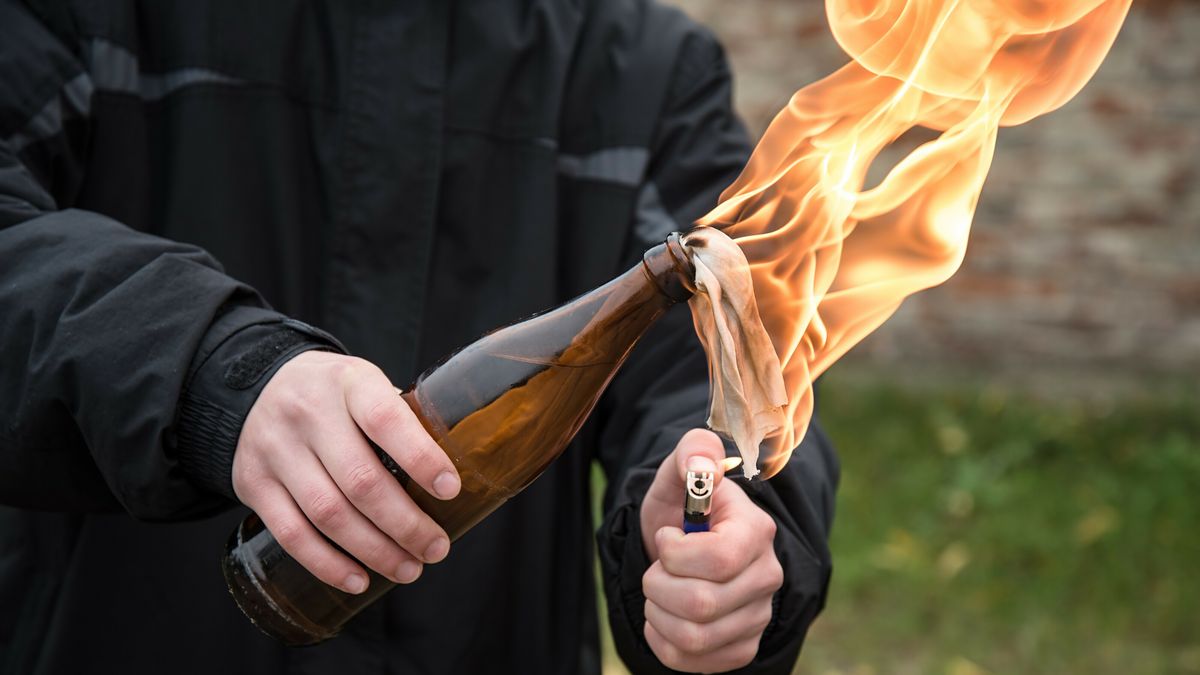 Man gooit met molotovcocktail bij conflict in Kollumersweach