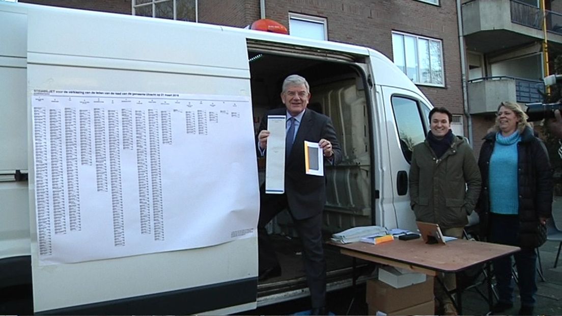 Van Zanen stemt in Kanaleneiland.