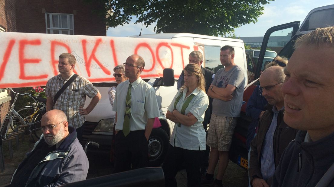 Protesterende buschauffeurs in Hoogeveen