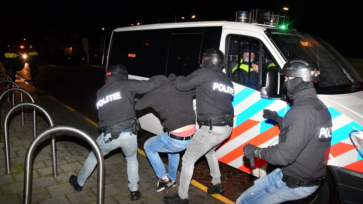 Onbegrip in Arnemuiden over aanpak afgelopen jaarwisseling: 'Zoon kwam thuis met kapotgeslagen gezic