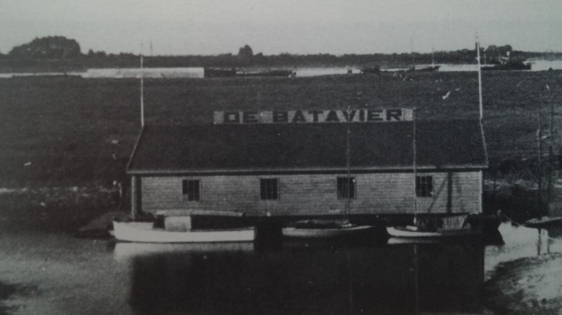 Eén van de oudste jachthavens van Nederland De Batavier in Niftrik, gaat flink op de schop. De gemeente Wijchen staat garant voor de € 500.000,- die de watersporters lenen voor de renovatie.