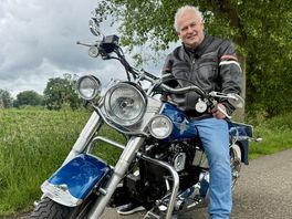 TT-voorzitter Arjan Bos kreeg eerste tien motorrijlessen cadeau van TT-bestuur