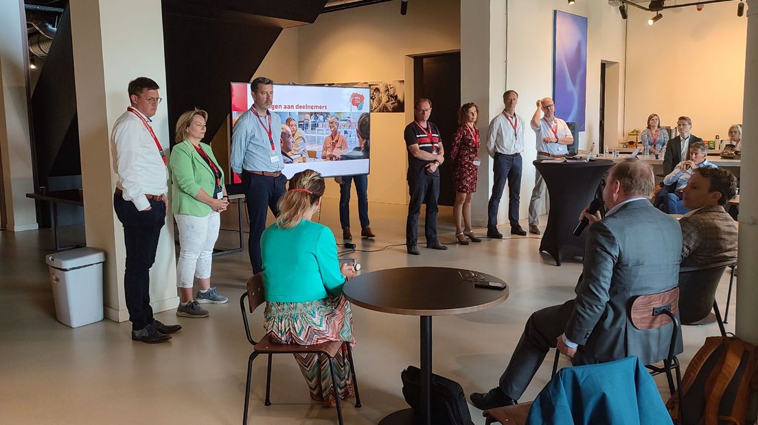De inwoners presenteerden in Enschede 33 adviezen voor onder andere bestuurders van de Regionale Energiestrategie (RES) Twente.