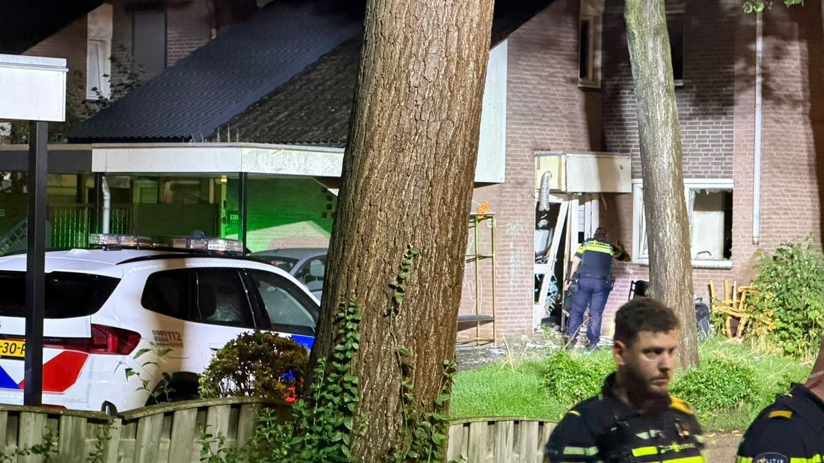 Gevel en voordeur flink beschadigd na explosie bij woning in Heerlen