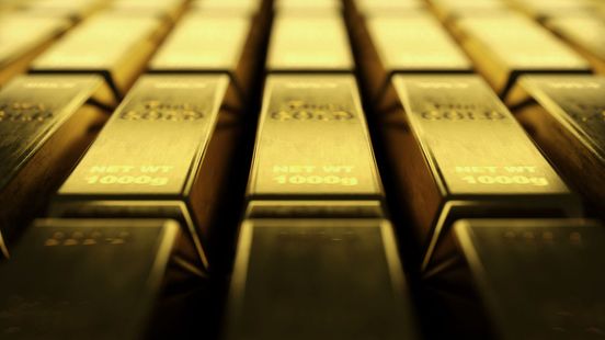 Goud, bergen geld en Rolex in de kluis brengen man achter slot en grendel