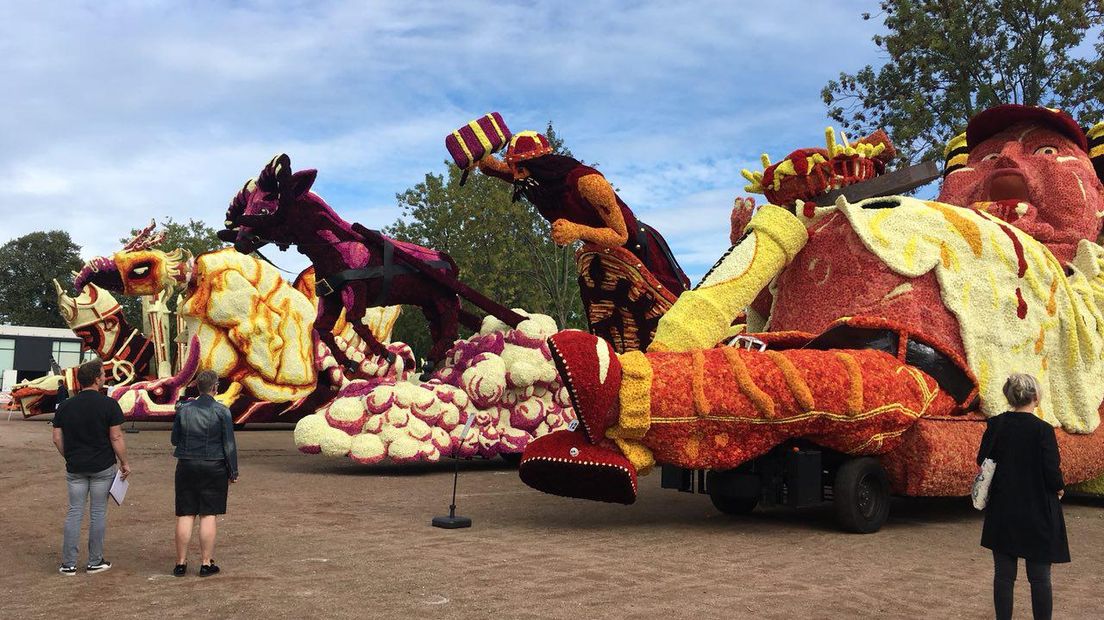 Een spannende ochtend voor de deelnemers aan het bloemencorso in Lichtenvoorde. Deze maandag wordt bekendgemaakt welke wagen het meest in de smaak valt bij de jury. Gisteren trokken de kleurrijke wagens voor de 89e keer door de straten van Lichtenvoorde. Een overzicht van de corsowagens.