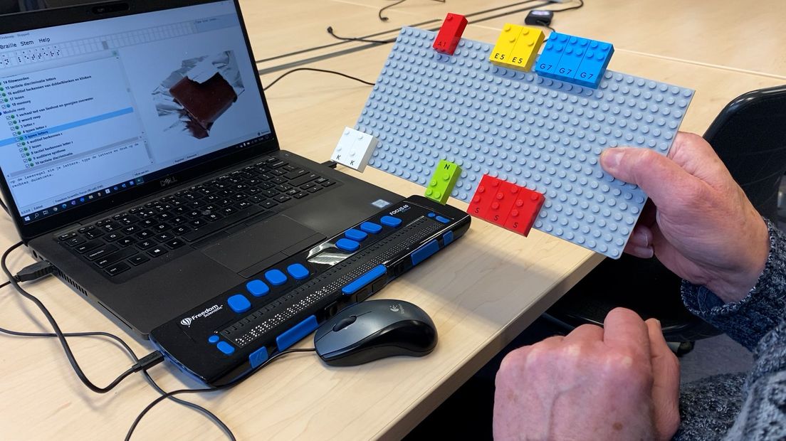 Met speciale legoblokjes leren jonge kinderen spelenderwijs braille