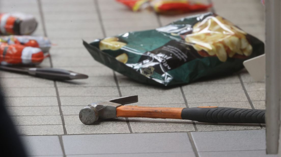 Overvallers supermarkt staken in op medewerker
