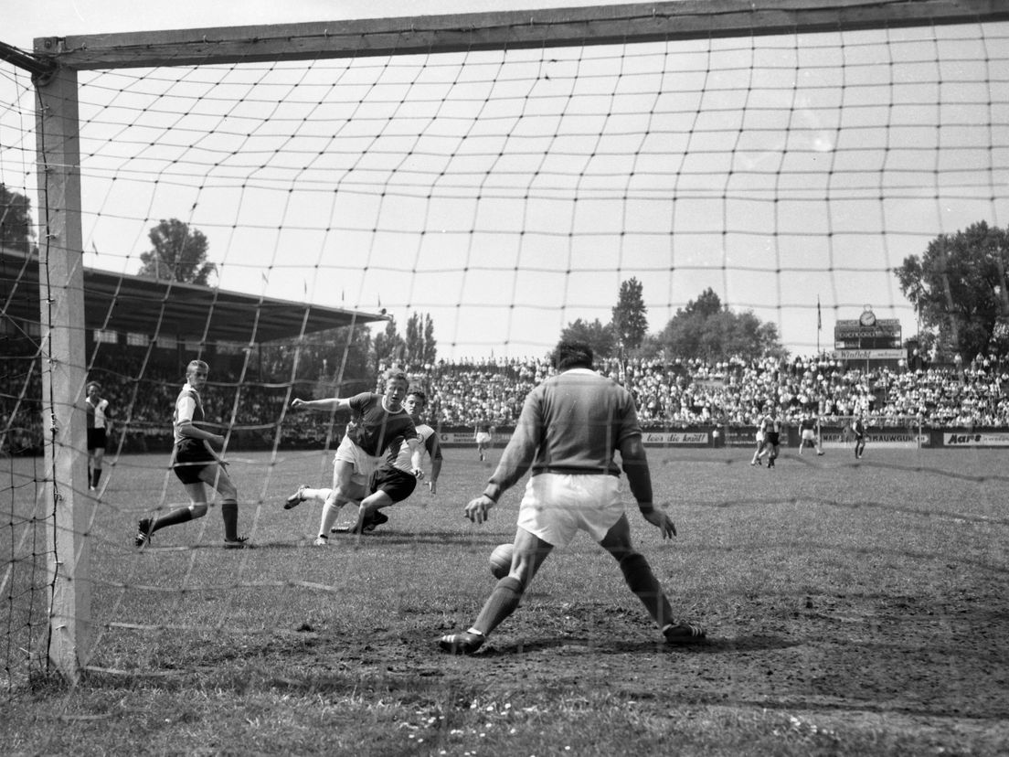 Een foto van de 6-1 zege van Feyenoord op Ajax in 1960