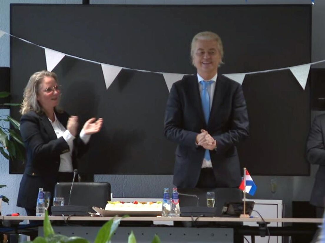 Geert Wilders werd met applaus onthaald tijdens de eerste fractievergadering