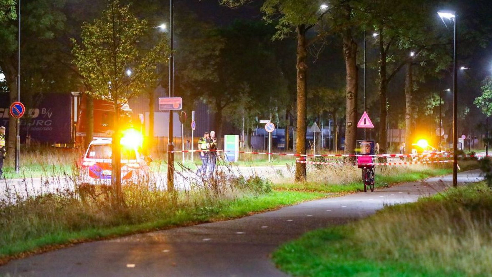 Straat in Apeldoorn volledig afgesloten voor groot politieonderzoek