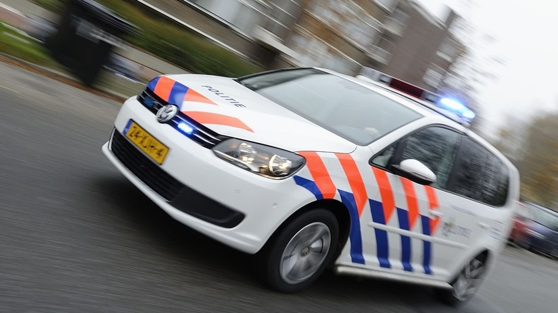 De politie doet onderzoek naar 30 jongeren die met oud en nieuw vernielingen aanrichtten in de wijk Veldhuizen in Ede. Volgens politiechef Peter van de Berg terroriseerden ze de wijk.