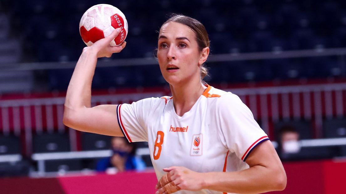 Lois Abbingh in het groepsduel met Noorwegen