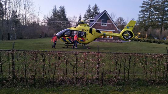 Persoon valt van trap, traumahelikopter rukt uit