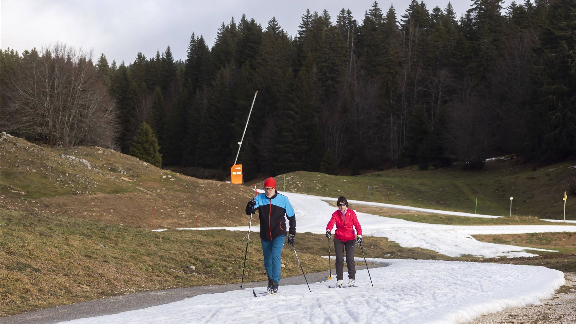 Drukte in skihal Terneuzen ter voorbereiding skivakantie - Omroep Zeeland