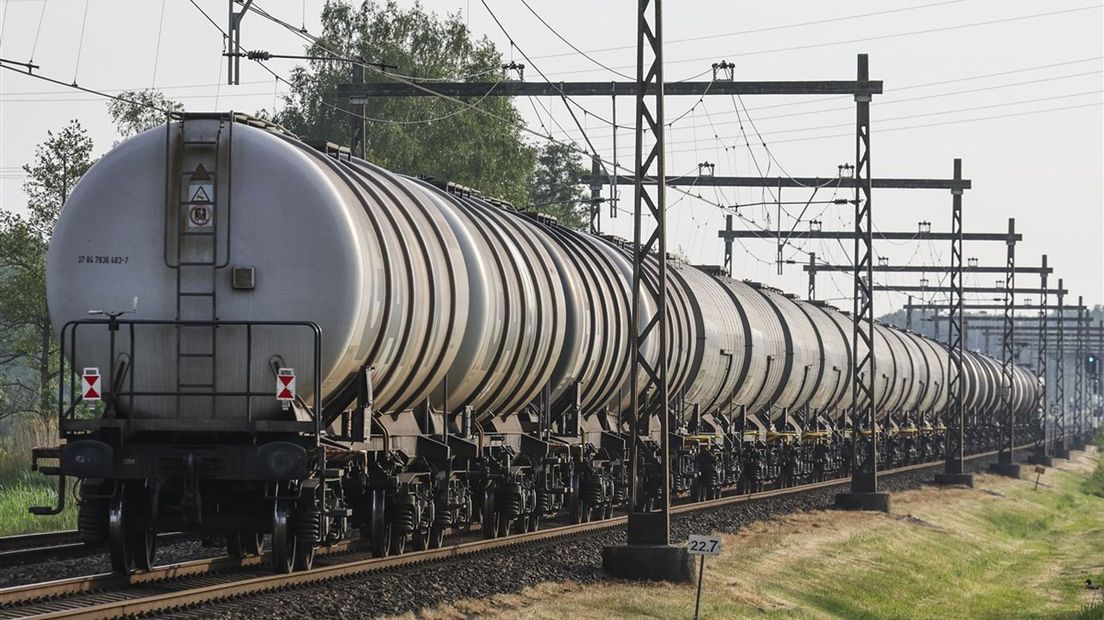 Een goederentrein tussen Deventer en Hengelo