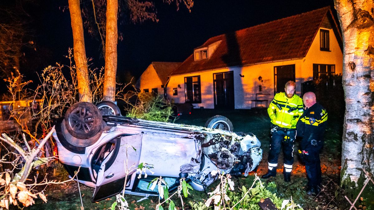 Ravage in Vinkega: auto op de kop in voortuin