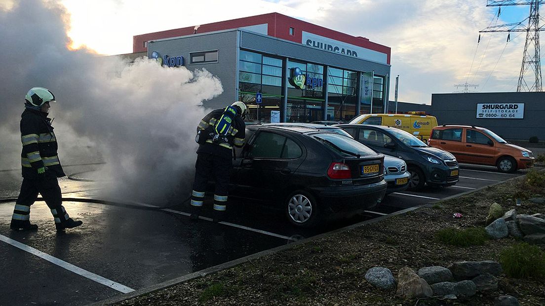 De brandweer wist de autobrand te blussen.