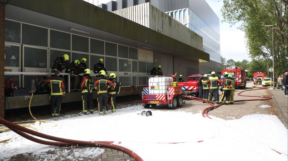 De brand in het transformatorhuis is met schuim geblust