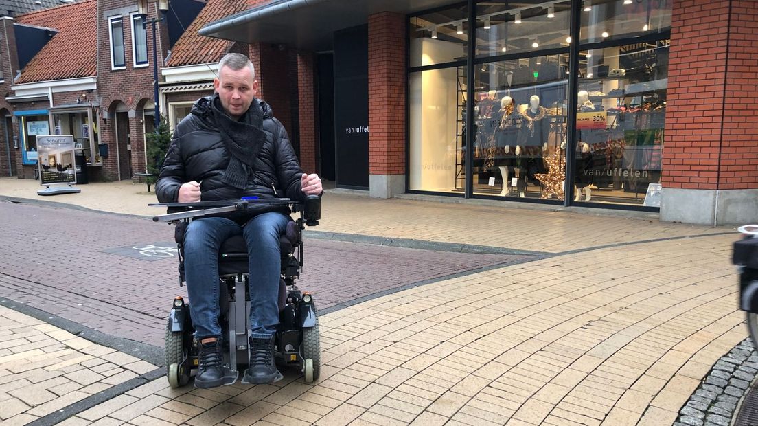 Ricardo Visser wacht al sinds maart op een nieuwe elektrische rolstoel