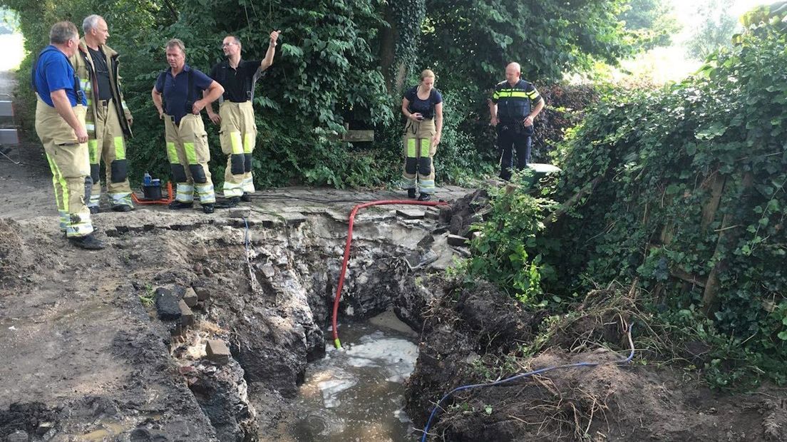 Brandweer haalt Vitens erbij voor reparatie