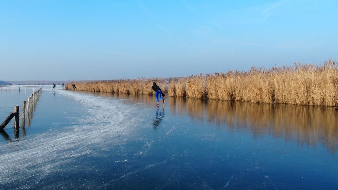 Schaatsplezier op natuurijs op Noordervroon in Westkapelle