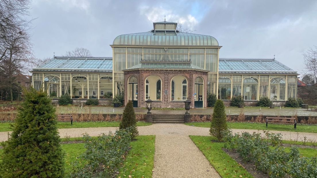 De Wintertuin, een monumentale botanische kas in het Baarnse Cantonspark.