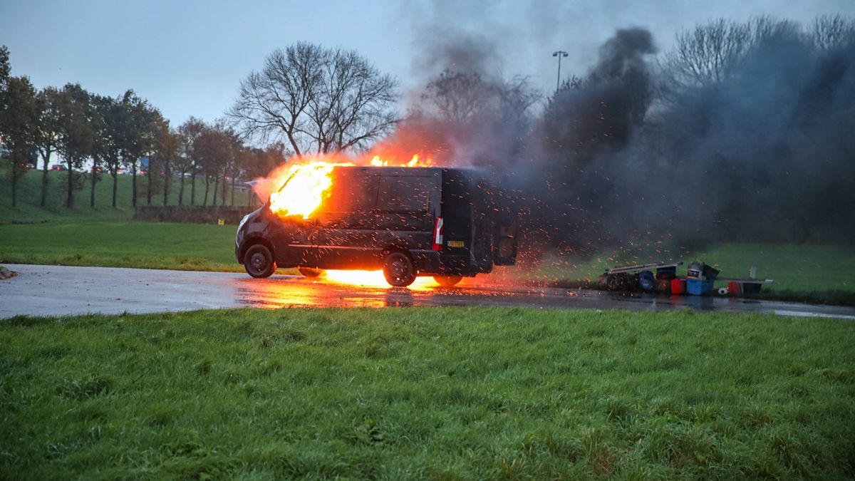 112-nieuws: Auto brandt uit in Scheemda