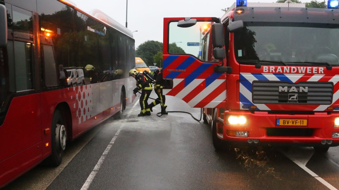 De brandweer in actie in Gasselternijveen (Rechten: Van Oost Media)