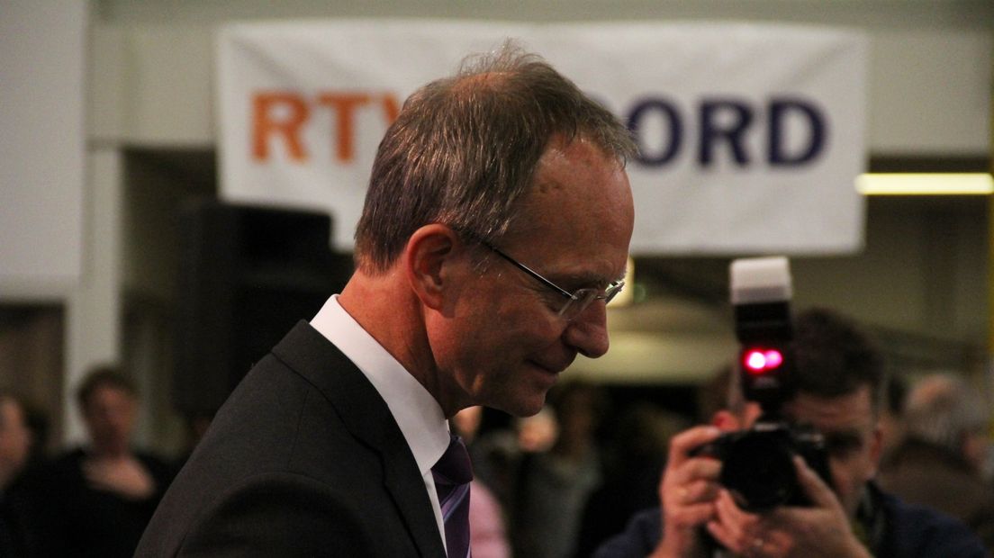 Minister Kamp tijdens een bijeenkomst over aardbevingen in Groningen