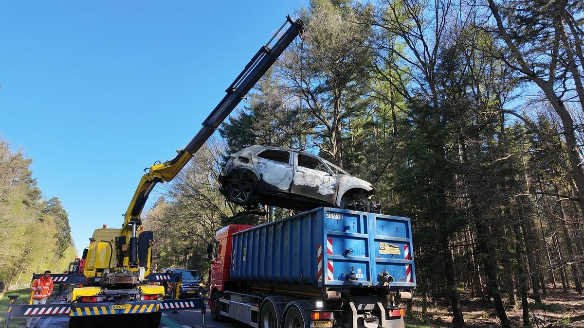 N34 hele ochtend dicht na autobrand