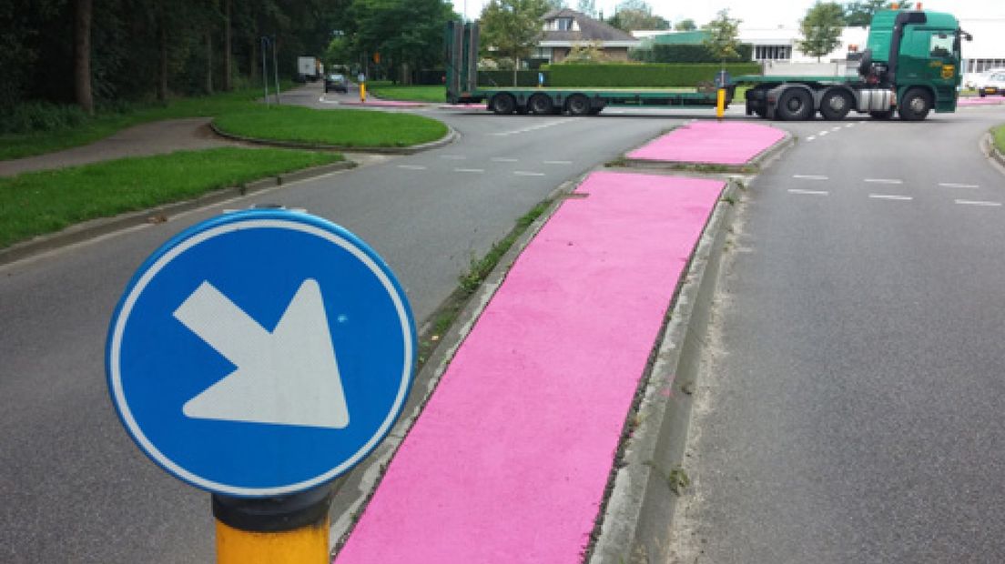 Nu ook in Wijchen: roze vluchtheuvels, het toneelstuk