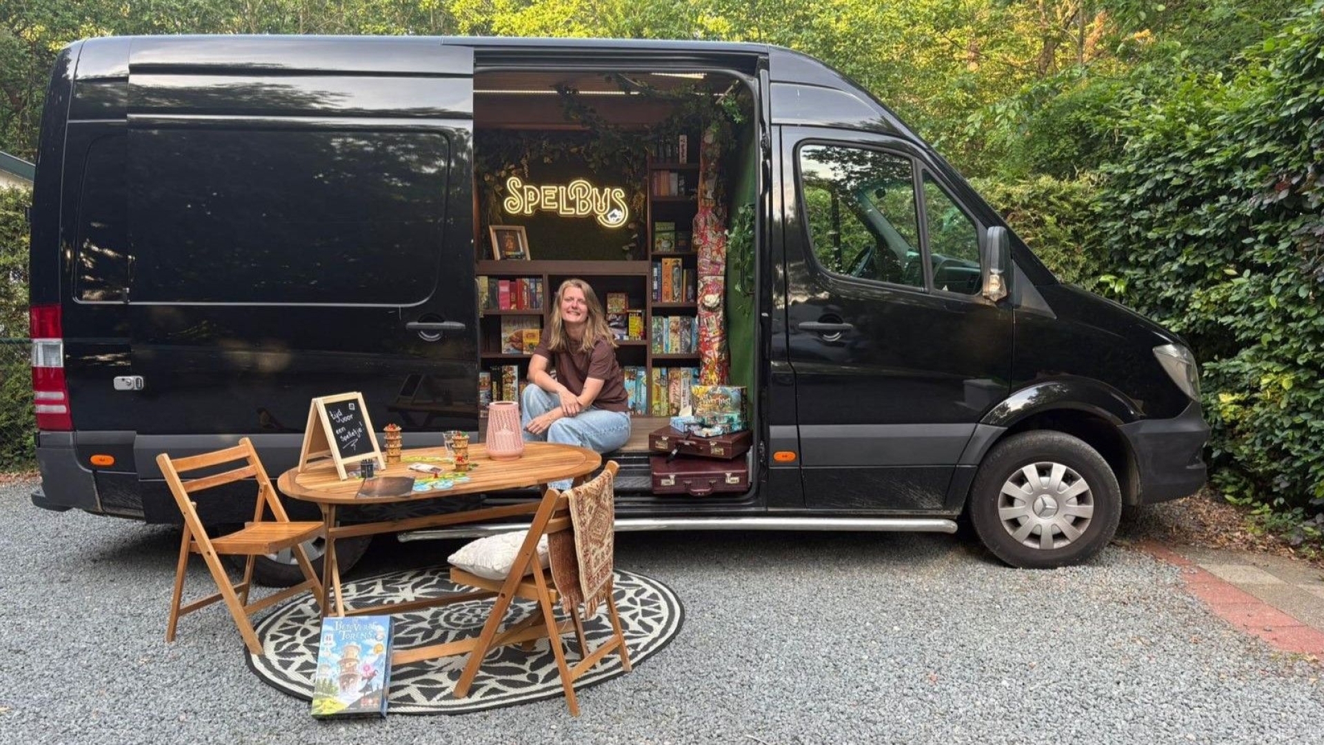 Foto: Daniek bouwt aan rijdende spellenwereld: ‘Met spellen breng je mensen samen’