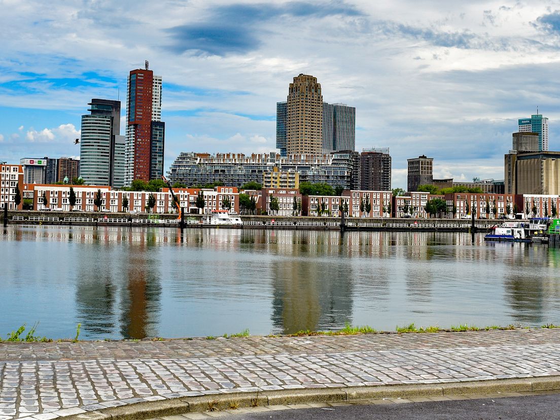 De Maashaven in Rotterdam met op de achtergrond de wijk Katendrecht.