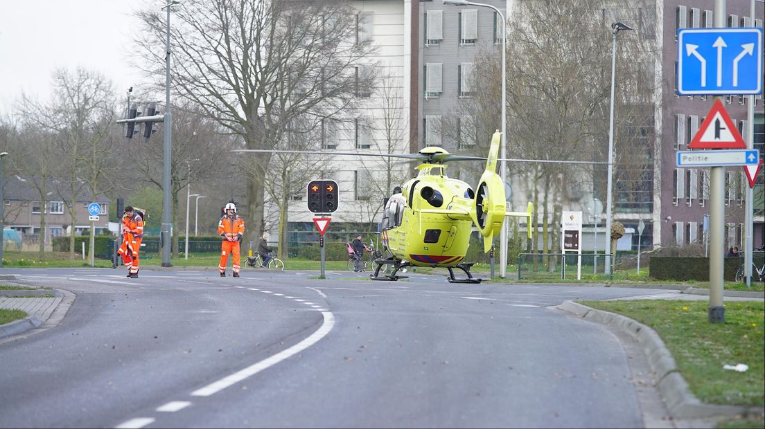 De traumahelikopter landde midden op straat