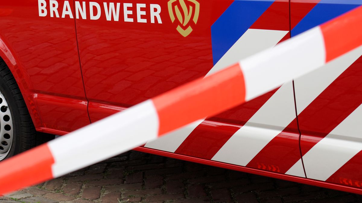 Binnenvaartschip maakt water in machinekamer in Maasbracht