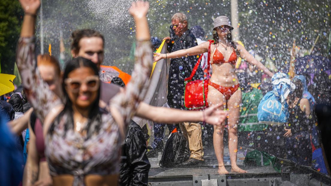 Demonstranten hielden al rekening met een straal water