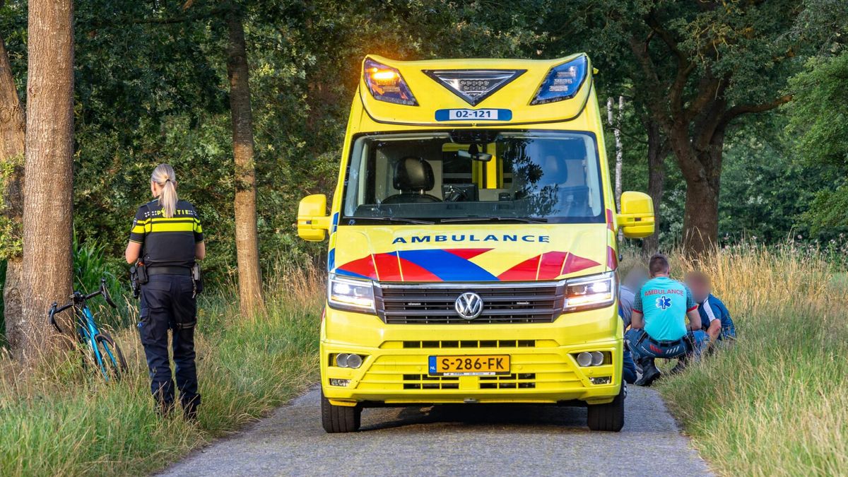 Kookplaat in brand in woning in Franeker | Auto's botsen op kruising Nijland