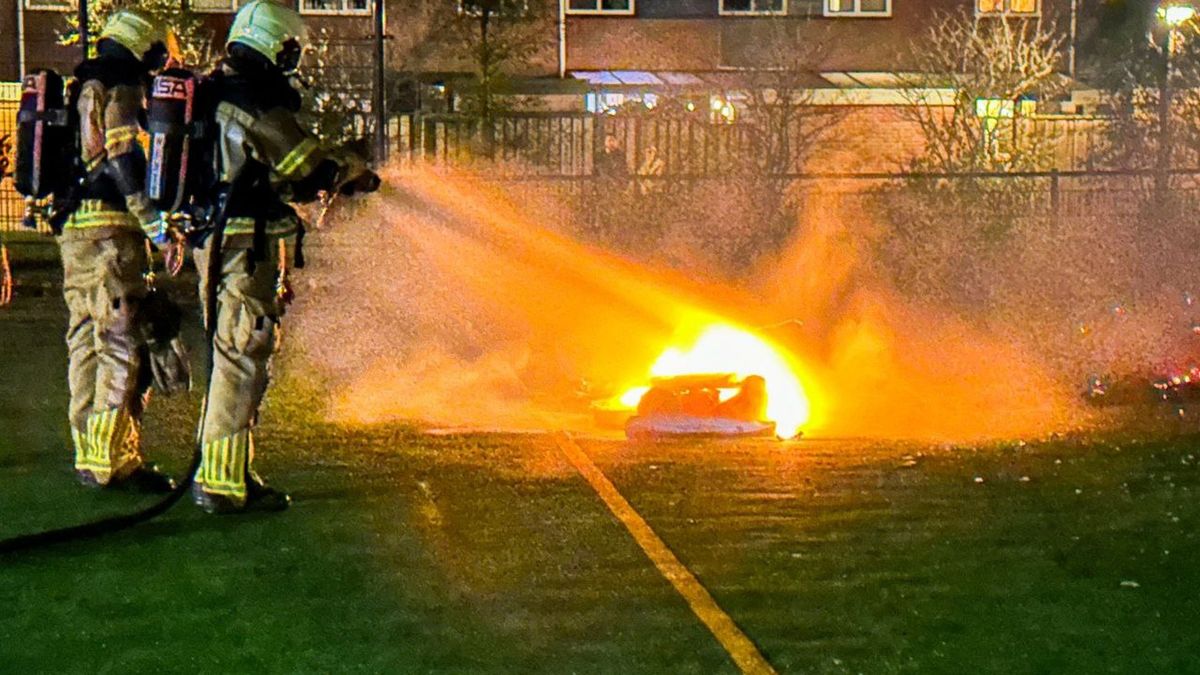 112 Nieuws: Auto te water in Kamperveen