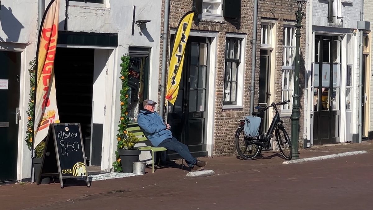Brielle geniet van het mooie weer