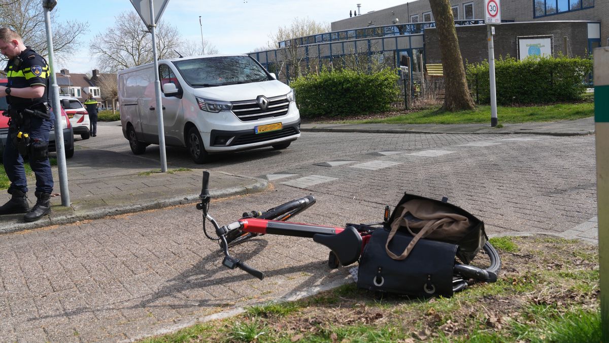 Fietser gewond na botsing met bestelbus in Meppel