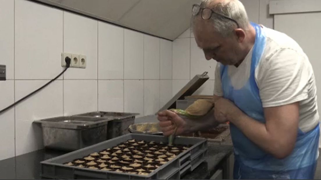 De huidige bakkers stoppen met het maken van de Domtorentjes.