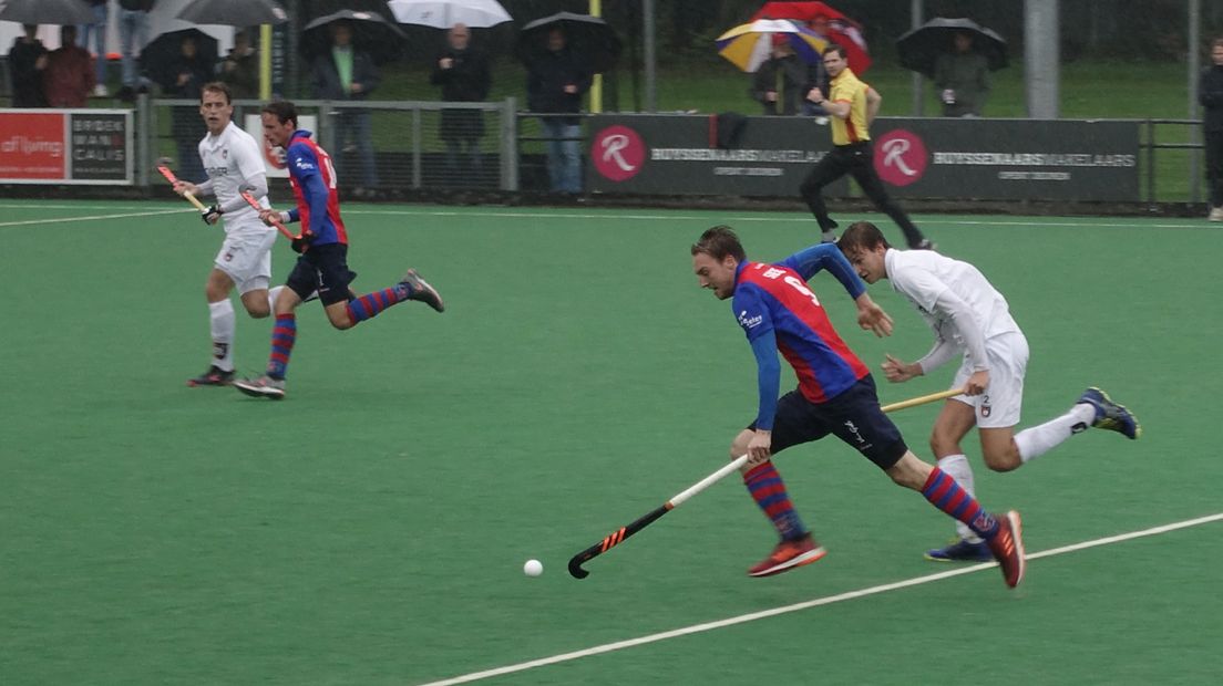 Beeld uit een competitieduel tussen SCHC en Schaerweijde