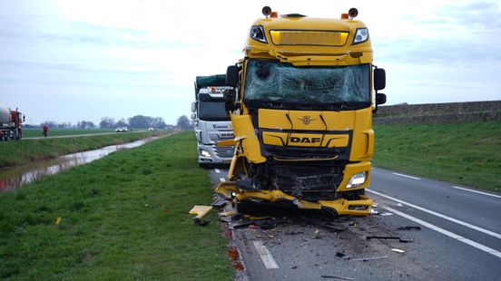 112 nieuws: Meisje op fatbike aangereden door bakwagen. 112 nieuws: Meisje op fatbike aangereden door bakwagen.