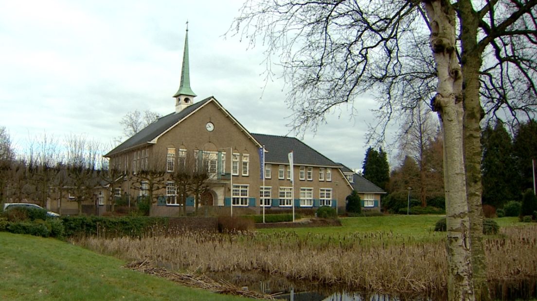 Het oude gemeentehuis van Eelde (Rechten: archief RTV Drenthe)