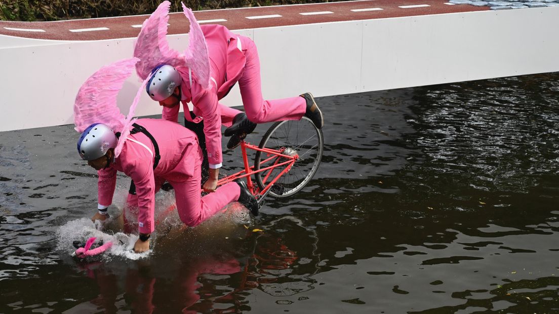 Het Flamingo Team valt al snel in het water