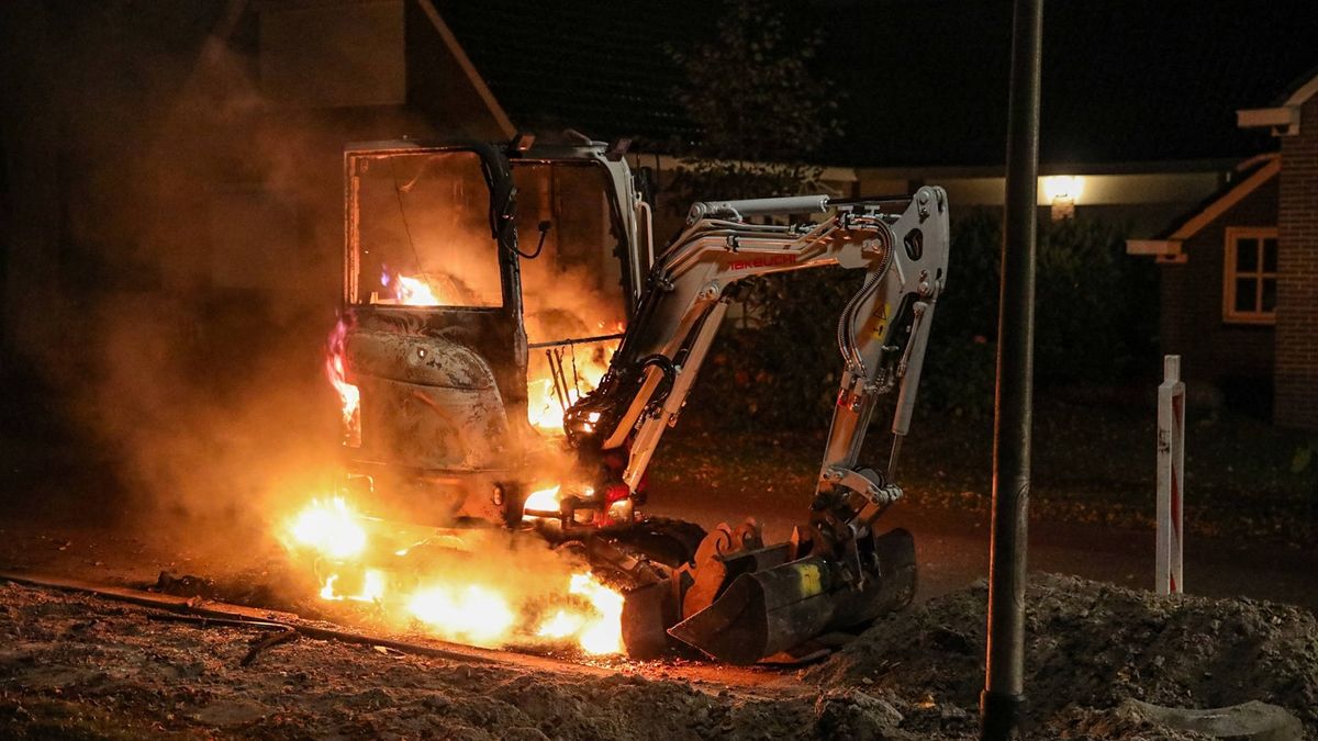 112-nieuws: Auto's botsen in Briltil • Brandweer Scheemda rukt twee keer uit voor brand in zelfde st